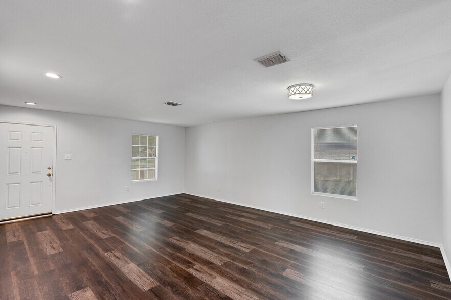 Building Photo - 1205 Saltgrass Dr