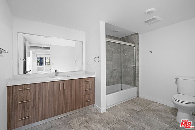 Building Photo - 5229 Willowcrest Ave