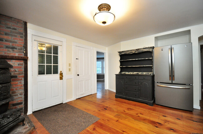 Building Photo - 22 Highland Ave