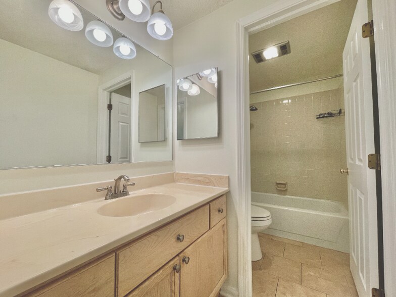 Building Photo - 12900 W Heiden Cir