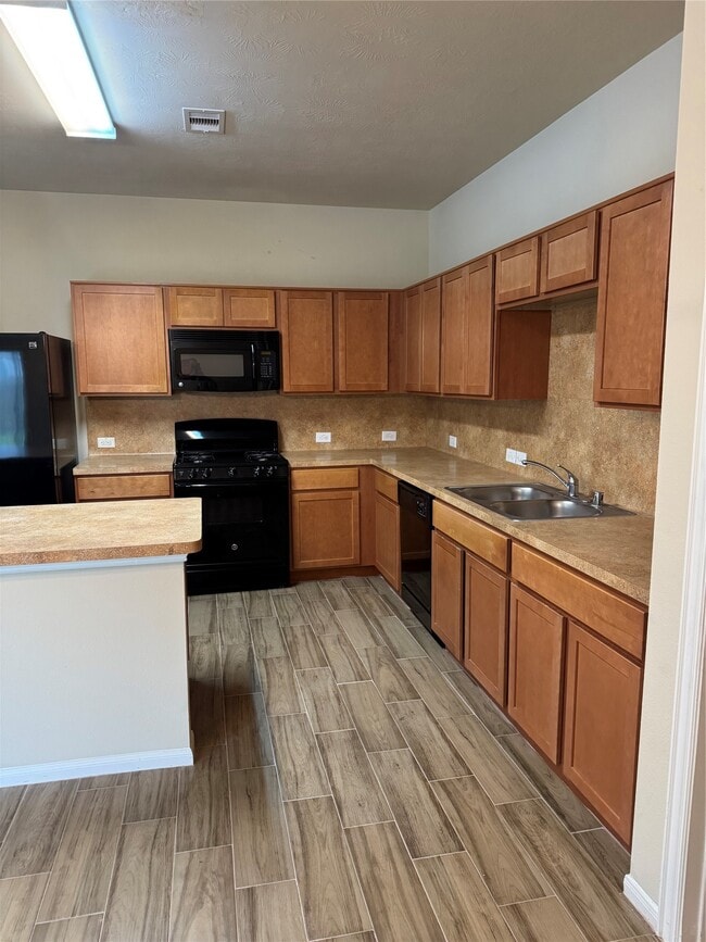 Building Photo - 8127 Almera Falls Dr