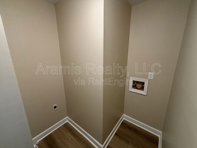 Building Photo - 3086 Drexel Ln