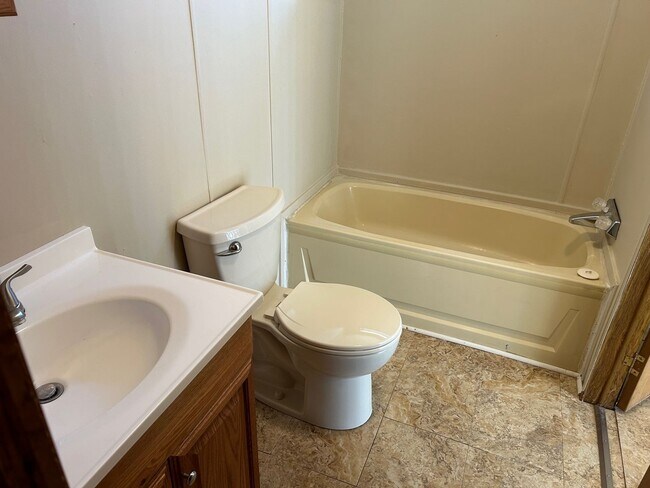 Building Photo - 2 Bedroom / 2 Bath Mobile Home  Kingsport TN