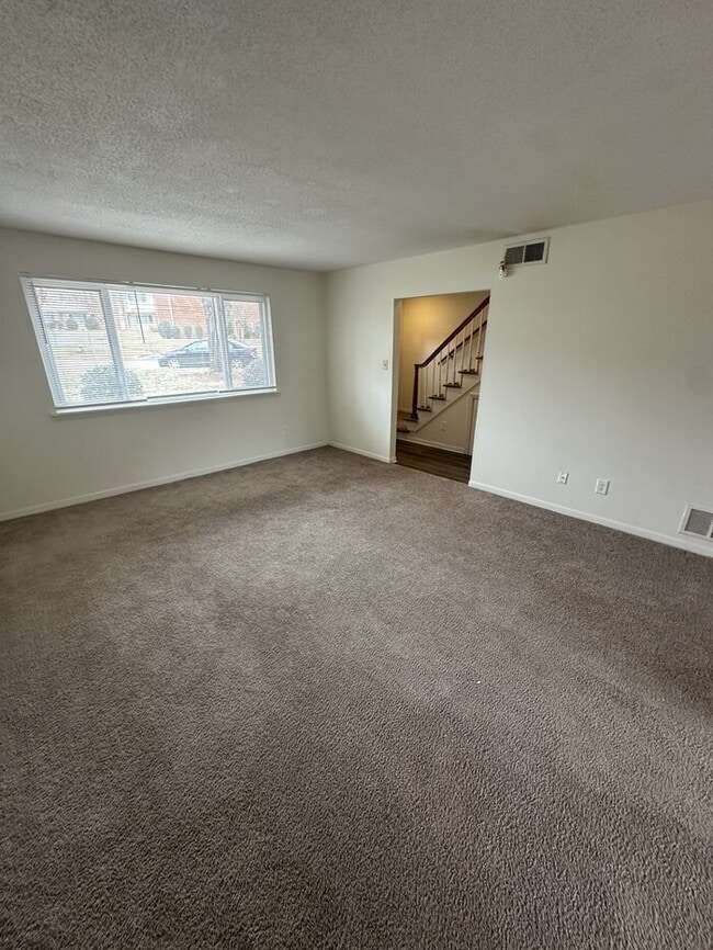 Building Photo - 2365 Champion Ct