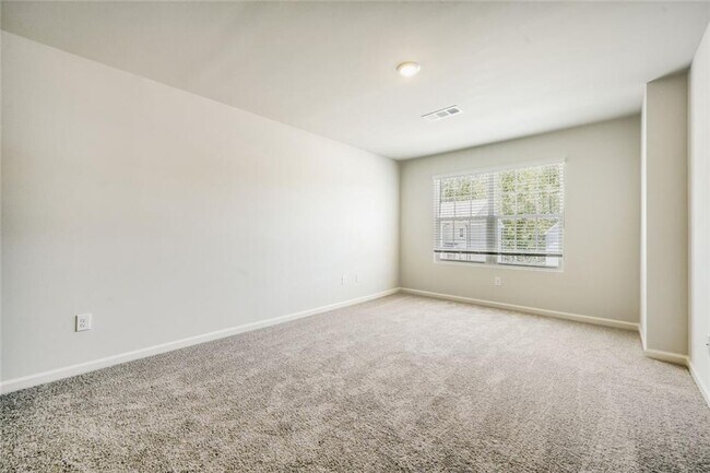 Building Photo - 5980 Skylar Dr