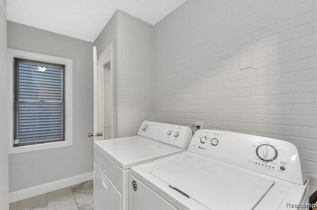 Building Photo - 3134 Harvard Rd