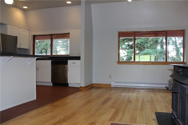 Building Photo - 480 Lansingville Rd