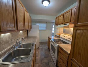 Building Photo - Glen Garry Goregeous - Section 8 Friendly!