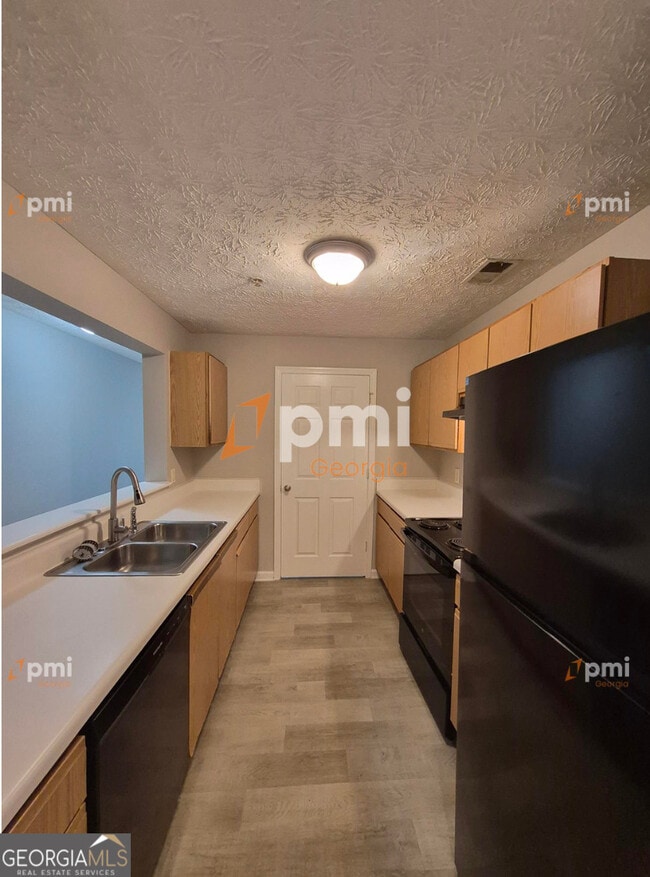 Building Photo - 2204 Fairington Village Dr