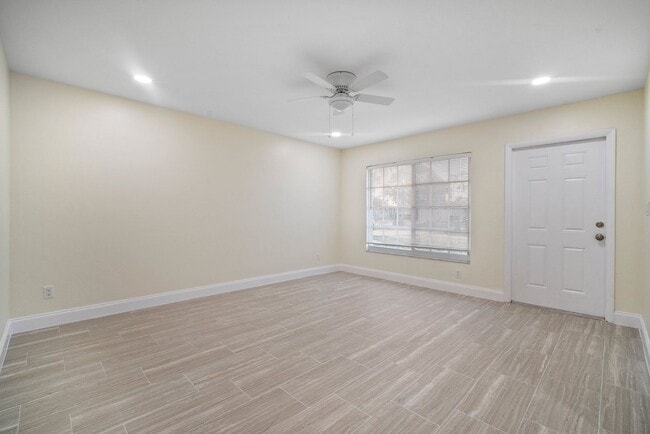Building Photo - ANNUAL RENTAL - 2 Bedroom, 1 Bath w/ Garag...