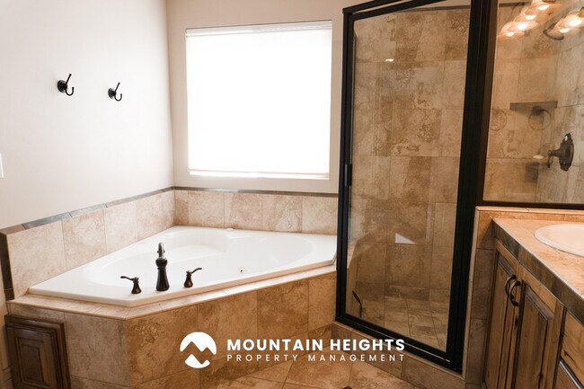 Building Photo - 4071 S Sandpiper Ln