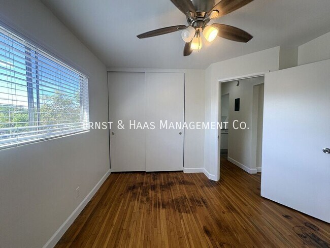 Building Photo - 230 E Hullett St