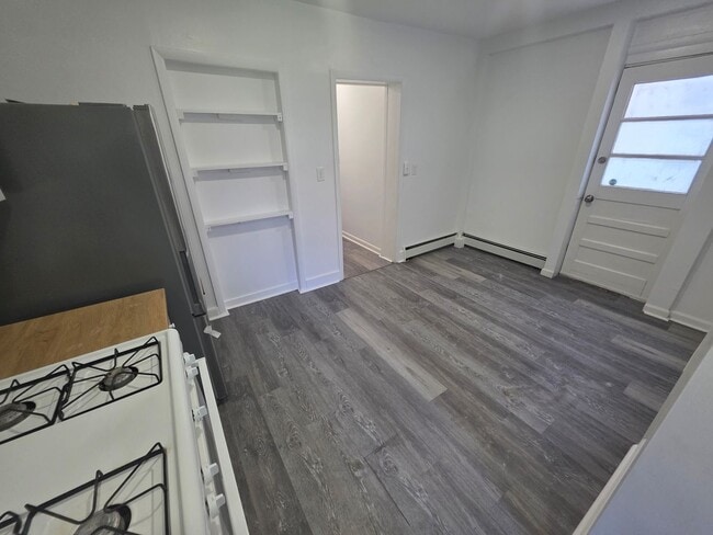 Building Photo - 98 Delafield St
