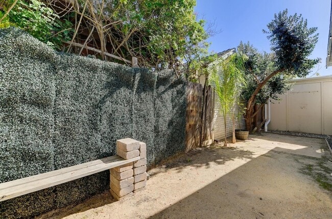 Building Photo - 3076 Juniper St