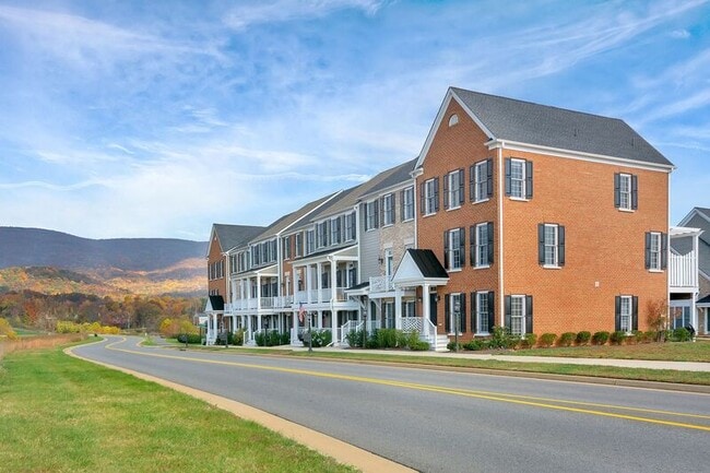 Building Photo - 1232 Old Trail Dr