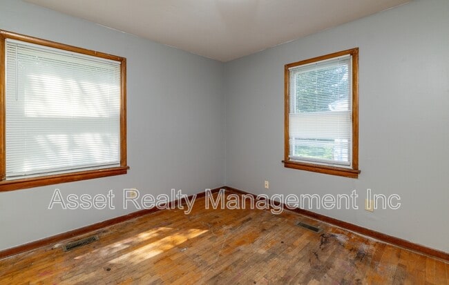 Building Photo - 2139 W Gilbert Ln