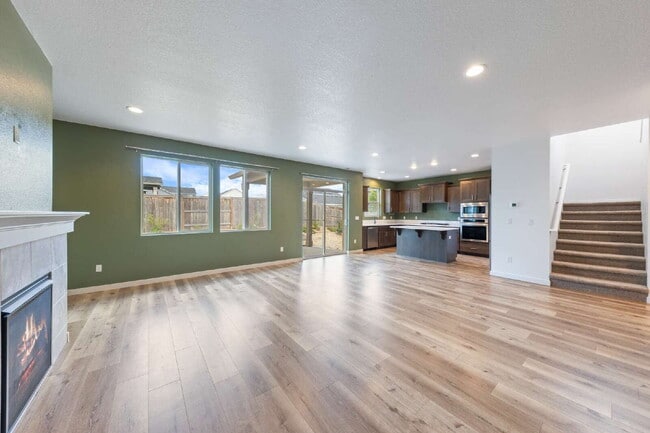 Building Photo - Large Recent Construction Home with Bonus Room!