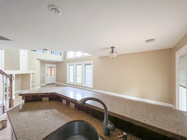 Building Photo - 12010 Shady Springs Rd