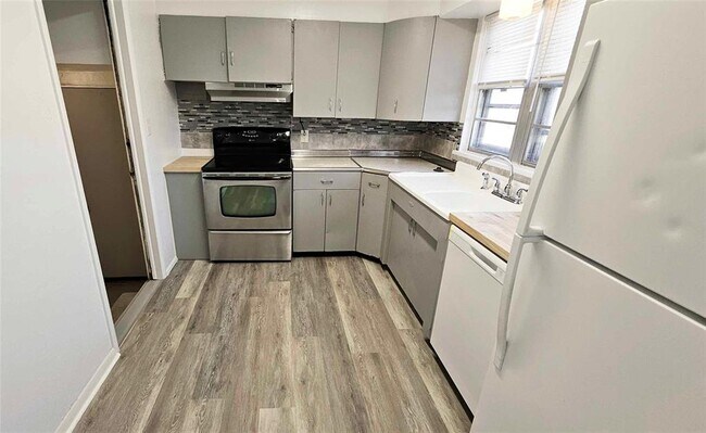 Building Photo - 3633 SE 27th St