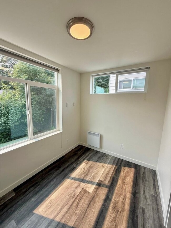 Building Photo - Spacious 8-Bedroom Ravenna Home Near UW & U Village – Perfect for Shared Living