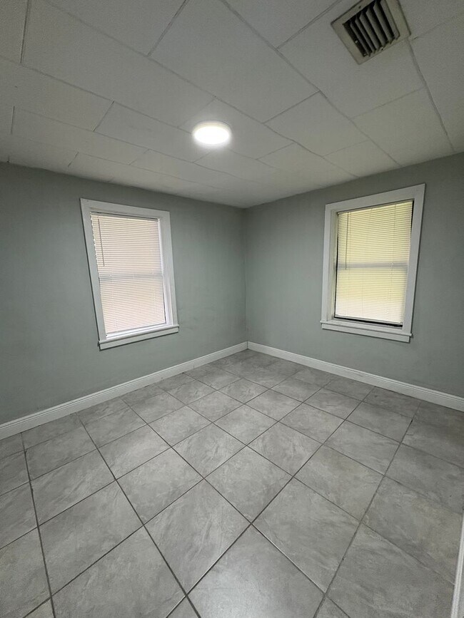Building Photo - 1395 Neptune Rd