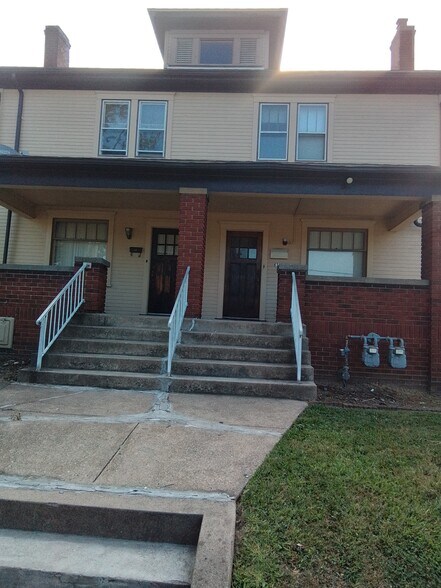 Primary Photo - 618 Broadway Blvd
