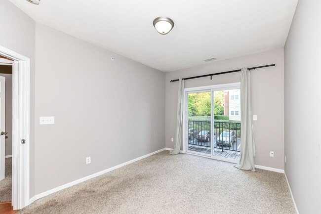 Building Photo - 2 Bed 2 Bath Townhome in Broad Ripple! Nature Trails!