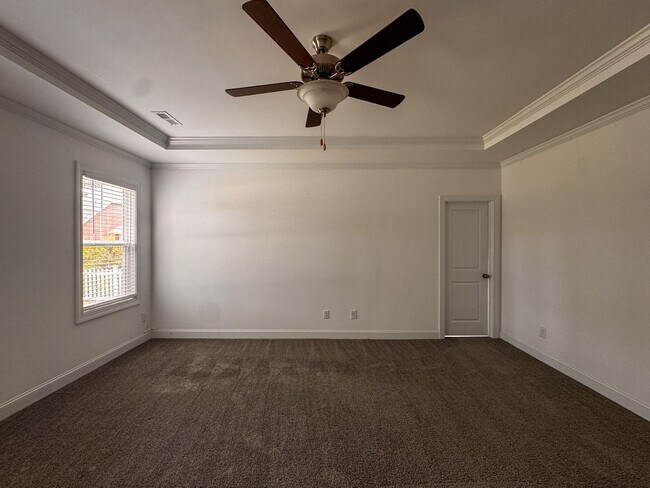Building Photo - Gorgeous 4 Bed 3.5 Bath Executive Home with Community Amenities