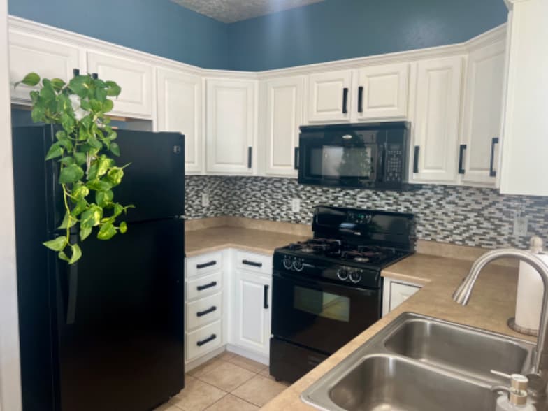 Building Photo - 1562 W 10 S