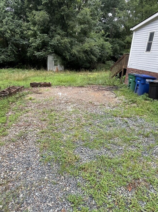 Building Photo - Quiet Country Living near Mint Hill!
