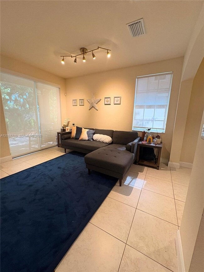 Building Photo - 280 Las Brisas Cir