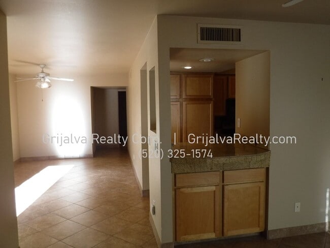 Building Photo - 6430 N Tierra De Las Catalinas