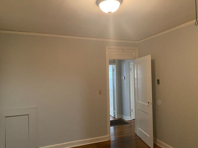 Building Photo - 2530 Girard St