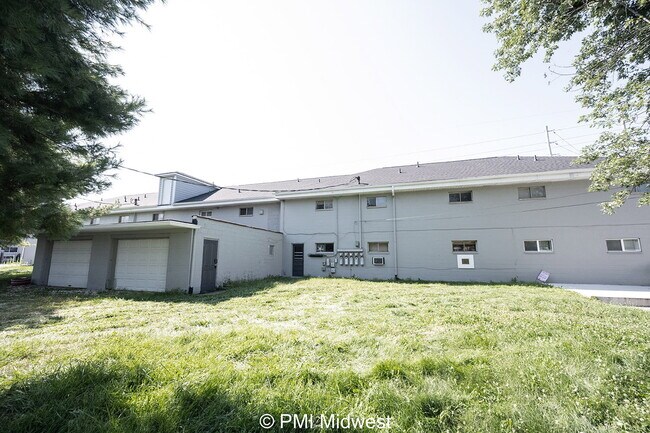 Building Photo - "Charming 1-Bedroom Apartment in Avon with...