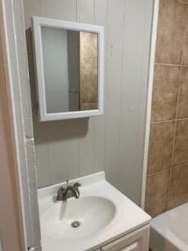Building Photo - 509-511 E East