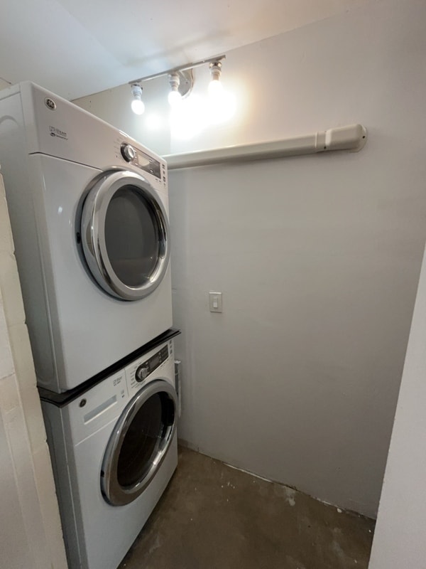 Building Photo - 4615 Mars Ct