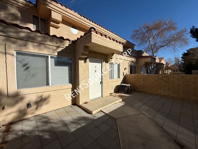 Building Photo - 2 Bedroom/2.5 Bathroom Two Story Condo for...