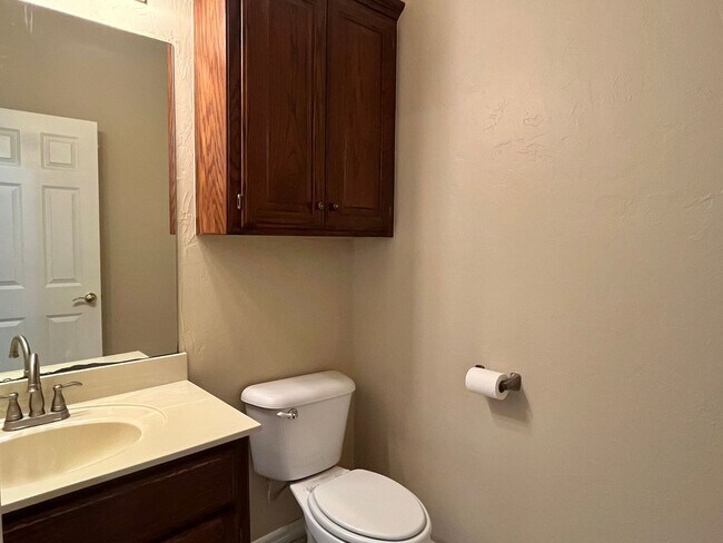Building Photo - Large 3 Bed 2.5 Bath In Edmond
