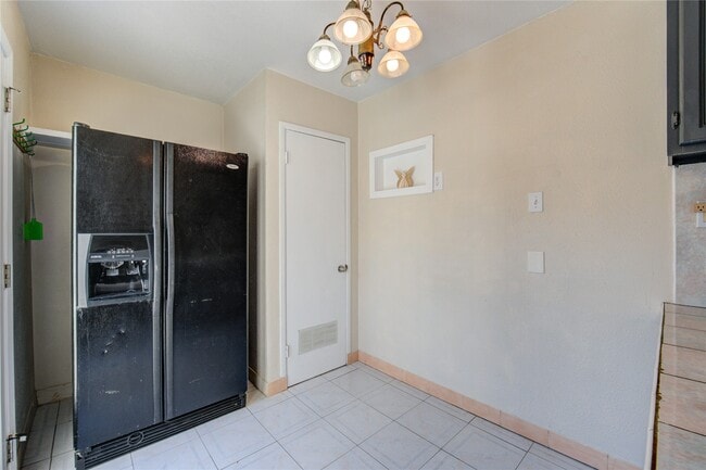 Building Photo - 1619 Avenue N