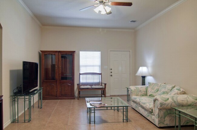 Building Photo - AUGUST 2026 Pre-Lease in Aggie Acres!