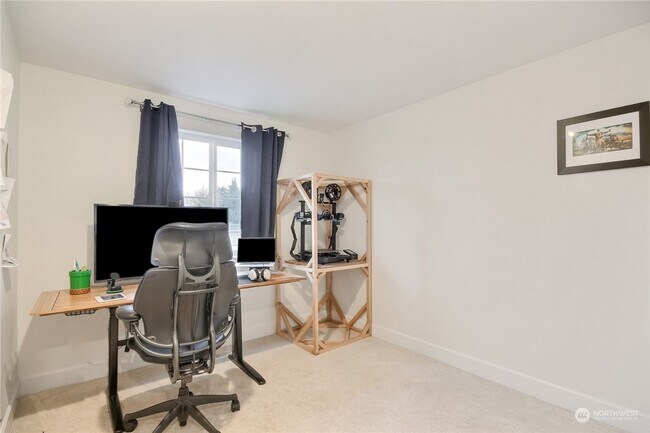 Building Photo - Well Maintained 3 Bed 2.5 Bath for Rent!