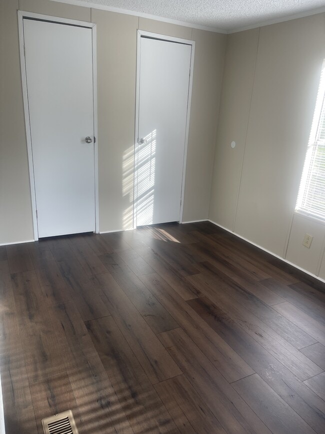 Building Photo - 522 Shirley Dr