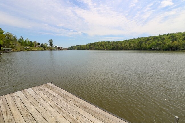 Building Photo - Wonderful Lake Home