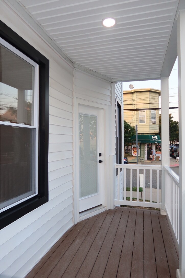Building Photo - 116 Van Riper Ave