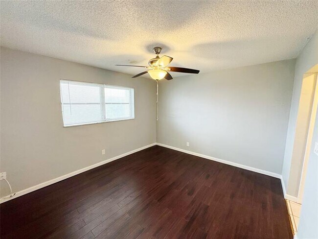 Building Photo - 1310 NW 43rd Ave
