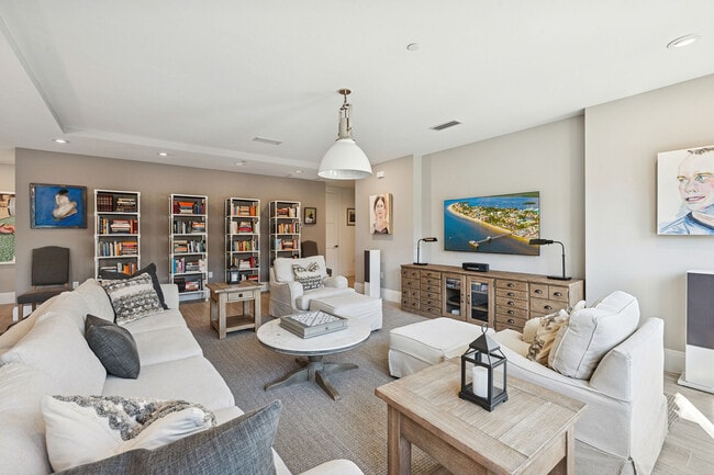 Building Photo - 1135 3rd Ave S