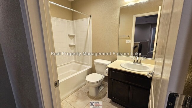 Building Photo - 3 Bed 2.5 Bath | Large Patio | Rivage in the Parkway