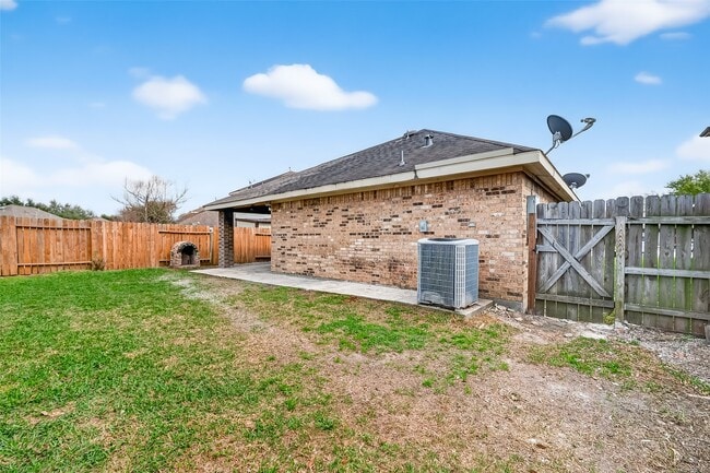 Building Photo - 9807 Tawny Trace Ct