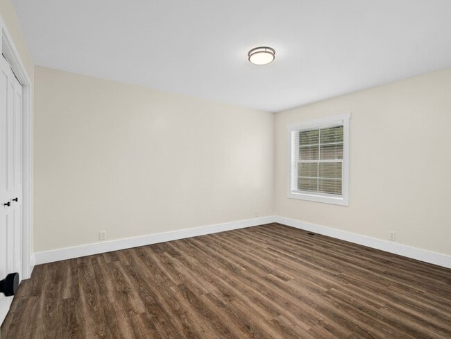 Building Photo - Newly Renovated 2/1.5 Townhome in Nashville