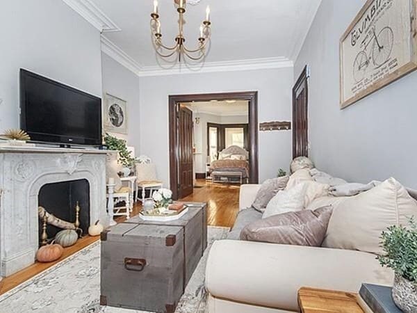 Primary Photo - 76 G St